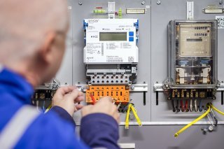 Les prestations de Swissgrid vont coûter moins cher l'an prochain. KEYSTONE/MICHAEL BUHOLZER